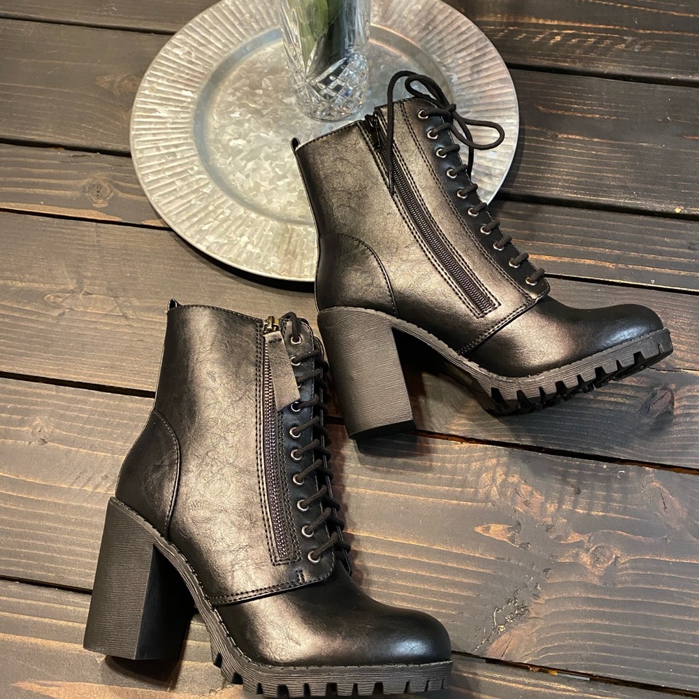 Combat boot